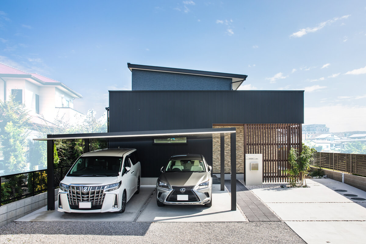庭とリビングがつながる和モダン住宅